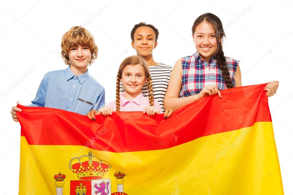 Школы в испании. Школьники в испании. Ребенок показывает палец вверх. Русско испанские дети. Школьник по испански.