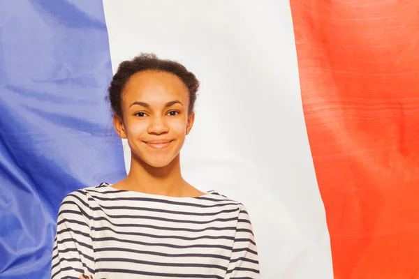Afrikanisches Teenager-Mädchen mit französischer Flagge — Stockfoto