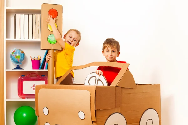 Boys studying road rules — Stock Photo, Image