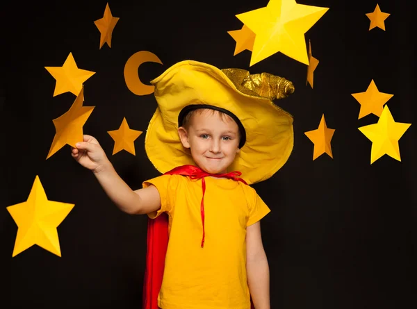 Jongen in stargazer kostuum — Stockfoto