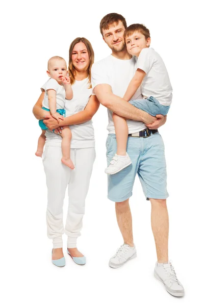 Мать и отец держат своих детей — стоковое фото