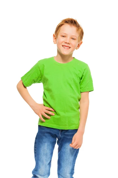 Niño en camiseta verde y mezclilla —  Fotos de Stock