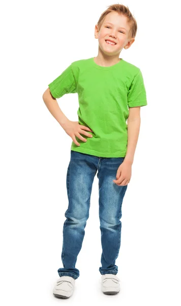 Sarışın çocuk yeşil t-shirt — Stok fotoğraf