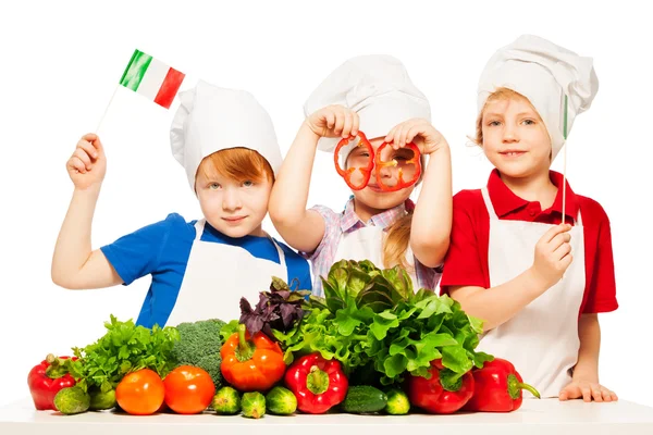 Ragazza e ragazzi in uniforme — Foto Stock