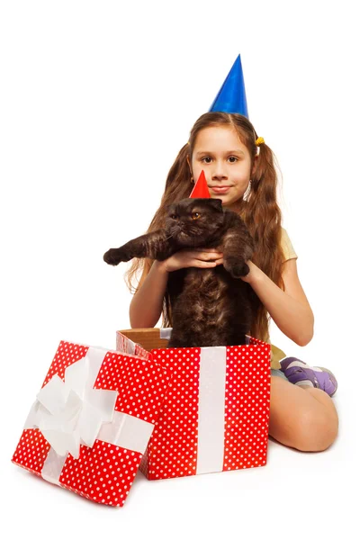 Menina e grande gato preto — Fotografia de Stock