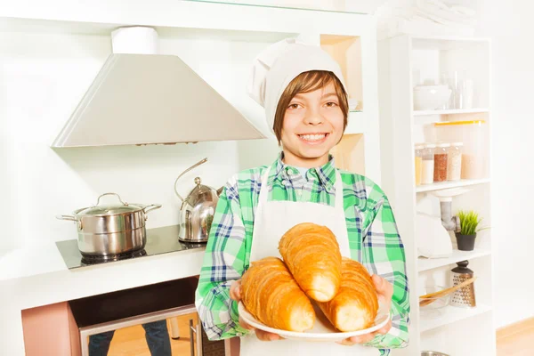 Jeune boulanger souriant — Photo