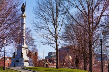 Boston 'daki Sacred Cod, Massachusetts, ABD' li Askerler ve Denizciler Anıtı