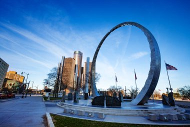 Detroit, ABD 'deki Hart Plaza' daki Michigan İşçi Mirası Anıtı 'nın görüntüsü