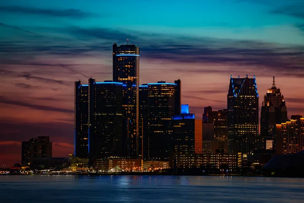 Fechar Foto Visão Noturna Arranha Céus Rio Centro Detroit Partir — Fotografia de Stock