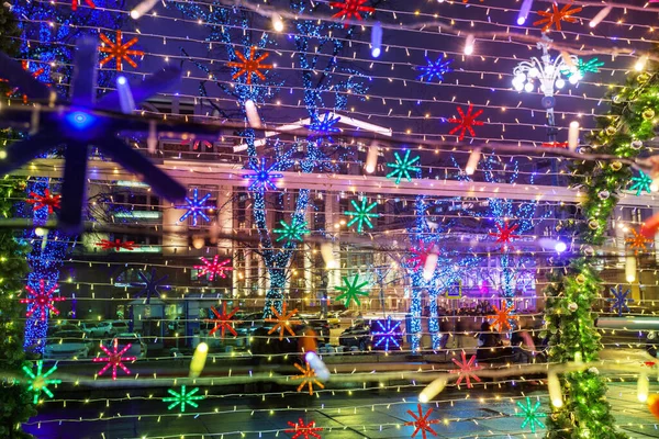 Moskova Daki Bolşoy Tiyatrosu Noel Süsü Aydınlatılmış Işıklarla Ilgili — Stok fotoğraf