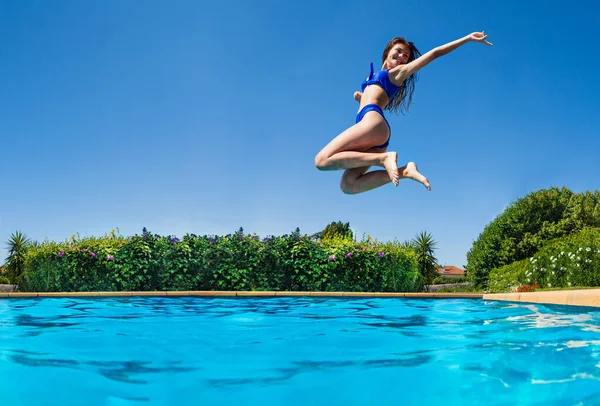 Profilfoto Des Mädchens Springen Hoch Aktion Glückliche Pose Mit Erhobenen — Stockfoto