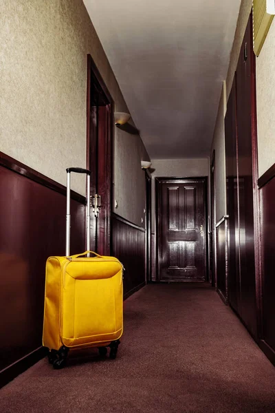 Yellow Suitcase Hall Hotel Travel Concept — Stock Photo, Image