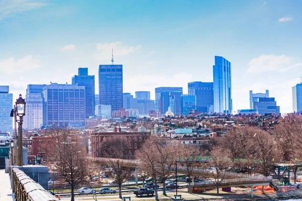 美国麻萨诸塞州朗费罗桥的波士顿市中心全景 — 图库照片