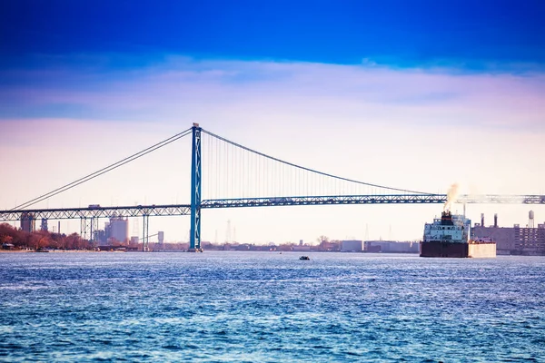 Ambassador Bridge View Detroit Usa Windsor Ontario Canada Freight Boat — Stock Photo, Image