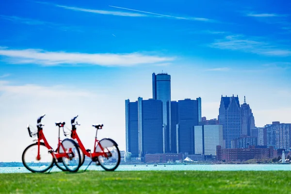 Bicicletas Cidade Sunset Point Sobre Rio Detroit Vista Centro Cidade — Fotografia de Stock