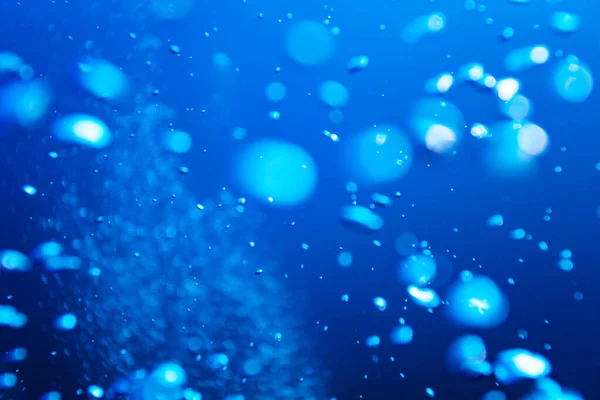 Bańki Wody Szczegóły Tekstury Głębokim Niebieskim Tle — Zdjęcie stockowe