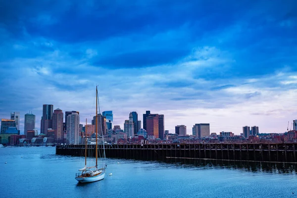 Evening Photo Downtown Panorama Boston Main Channel Small Sail Boat — Stock Photo, Image