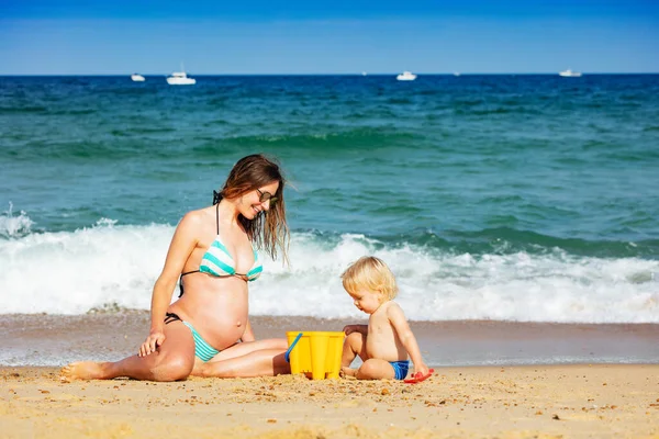 Pregnant Mother Little Toddler Boy Play Together Sea Waves Summer — Stock Photo, Image