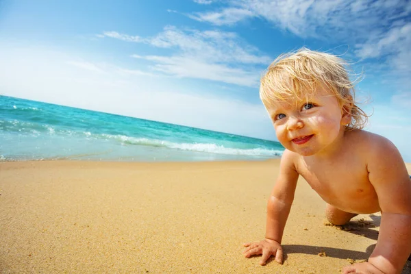 Close Portrait Crawling Toddler Wondering Smiling Face Expression Sea Beach — Stock Photo, Image