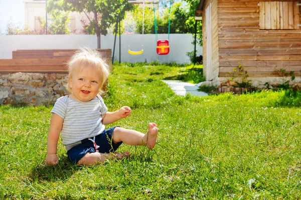 Happy Laughing Smiling Baby Sit Lawn Garden Enjoying Summer Day — Stock Photo, Image