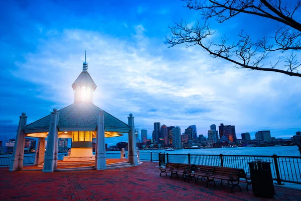East Boston Piers Park Gazebo Med Fyr Ljus Kvällen Över — Stockfoto