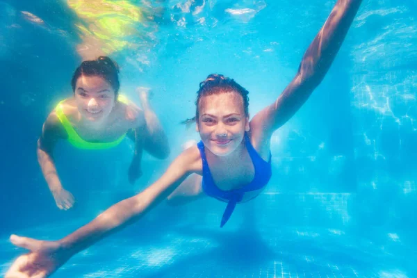 Happy Little Smiling Girl Diver Underwater Embracing Gesture Swim Friends — Stock Photo, Image