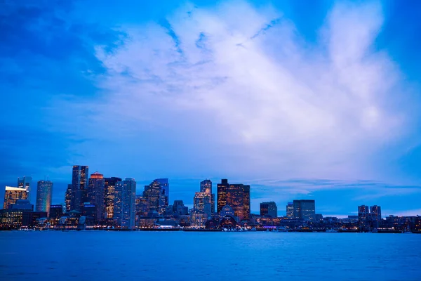 Wieczorne Zdjęcie Panoramy Centrum Miasta Nad Kanałem Głównym Bostonu — Zdjęcie stockowe