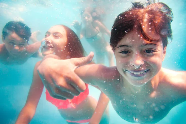 Smiling Boy Thumb Gesture Group Three Friends Children Dive Underwater — Stock Photo, Image