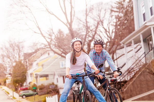 Laughing Couple Smiling Young Woman Ride Bicycle Urban Street Wearing — Stock Photo, Image