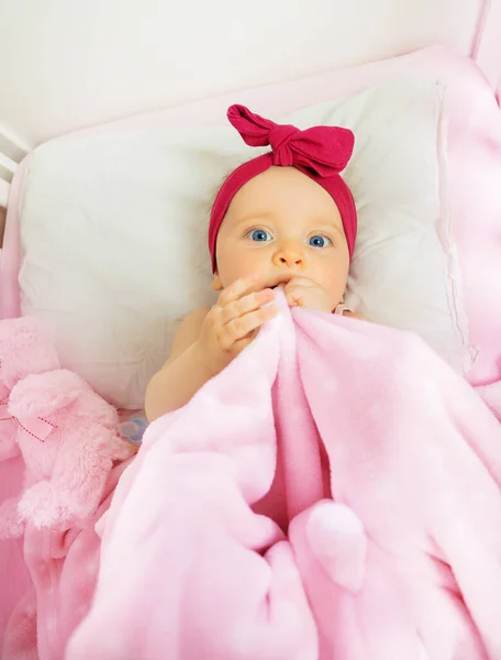View Little Baby Girl Pink Bed Crib Wearing Red Bow — Stockfoto