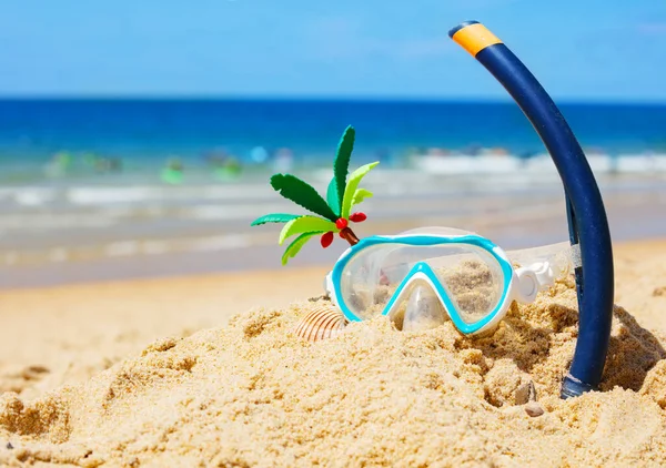 Scuba Masker Buis Het Zand Van Zee Strand Met Golven — Stockfoto