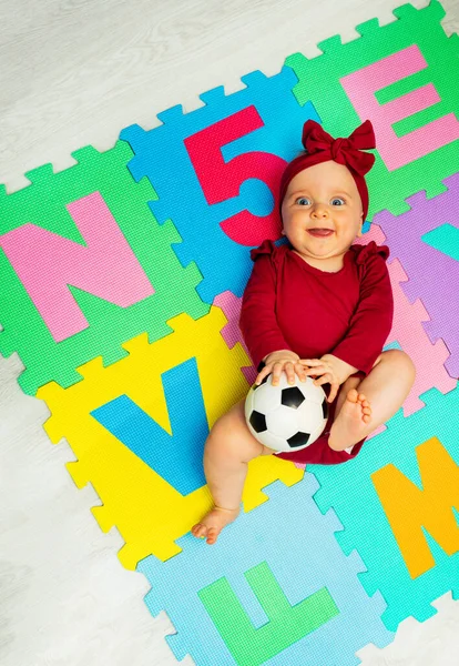 View Little Happy Baby Girl Red Bow Color Abc Carpet — Φωτογραφία Αρχείου