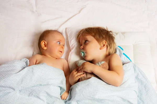 Boy Look Little Baby Sister Laying Bed View — Stockfoto