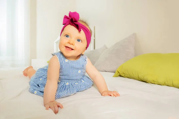 Portrait Little Happy Smiling Baby Girl Lay Bed Beautiful Bow — Stockfoto