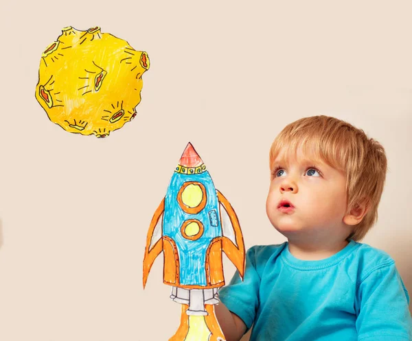 Little Cute Toddler Boy Play Rocket Land Planet Using Paper — Stockfoto