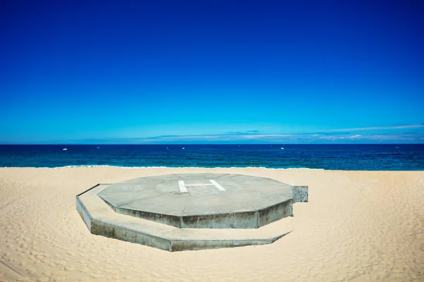 View Concrete Heliport Sand Beach Blue Ocean Background Summer — Stok fotoğraf