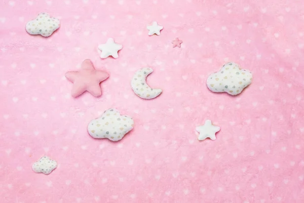 Bebé Niña Soñando Concepto Nubes Estrellas Manta Rosa — Foto de Stock