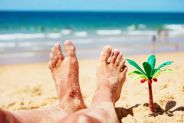 Miniature Palm Toy Girl Legs Sand Close Beach Sea Background — Stok fotoğraf