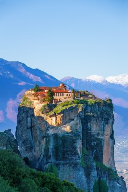 Manastır, kutsal üçlü, Yunanistan
