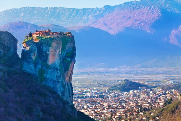 Monasterio de la Santísima Trinidad en la cima del acantilado —  Fotos de Stock