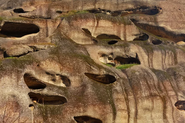 Vreemde grotten in de bergen van meteora, Griekenland — Stockfoto