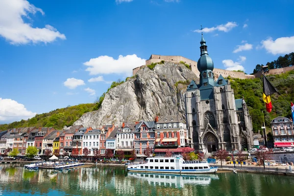 Rio Meuse com Collegiale Notre Dame — Fotografia de Stock