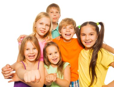 gülen çocuklar birlikte altı