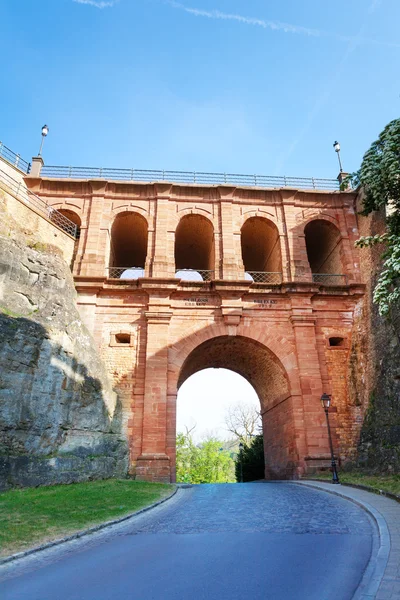 A Schloss erbaut bruecke, Luxemburg — Stock Fotó