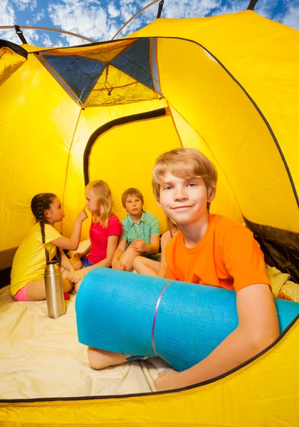 Fun in camping tent — Stock Photo, Image