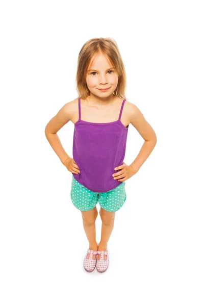 Pequena menina bonita em camisa roxa — Fotografia de Stock