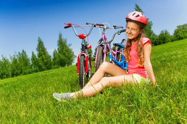 Young girl in red on meadow — Stock Photo, Image