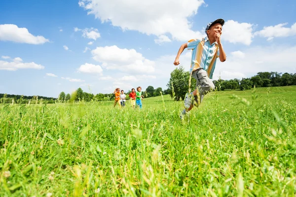 Boy runs away from his mates — Stock Photo, Image