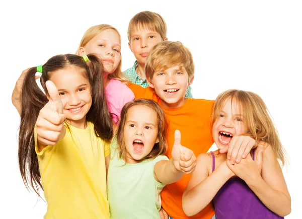 Grupp av barn med tummen upp Stockfoto