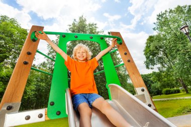 Metalik oluğu sürgülü çocuk